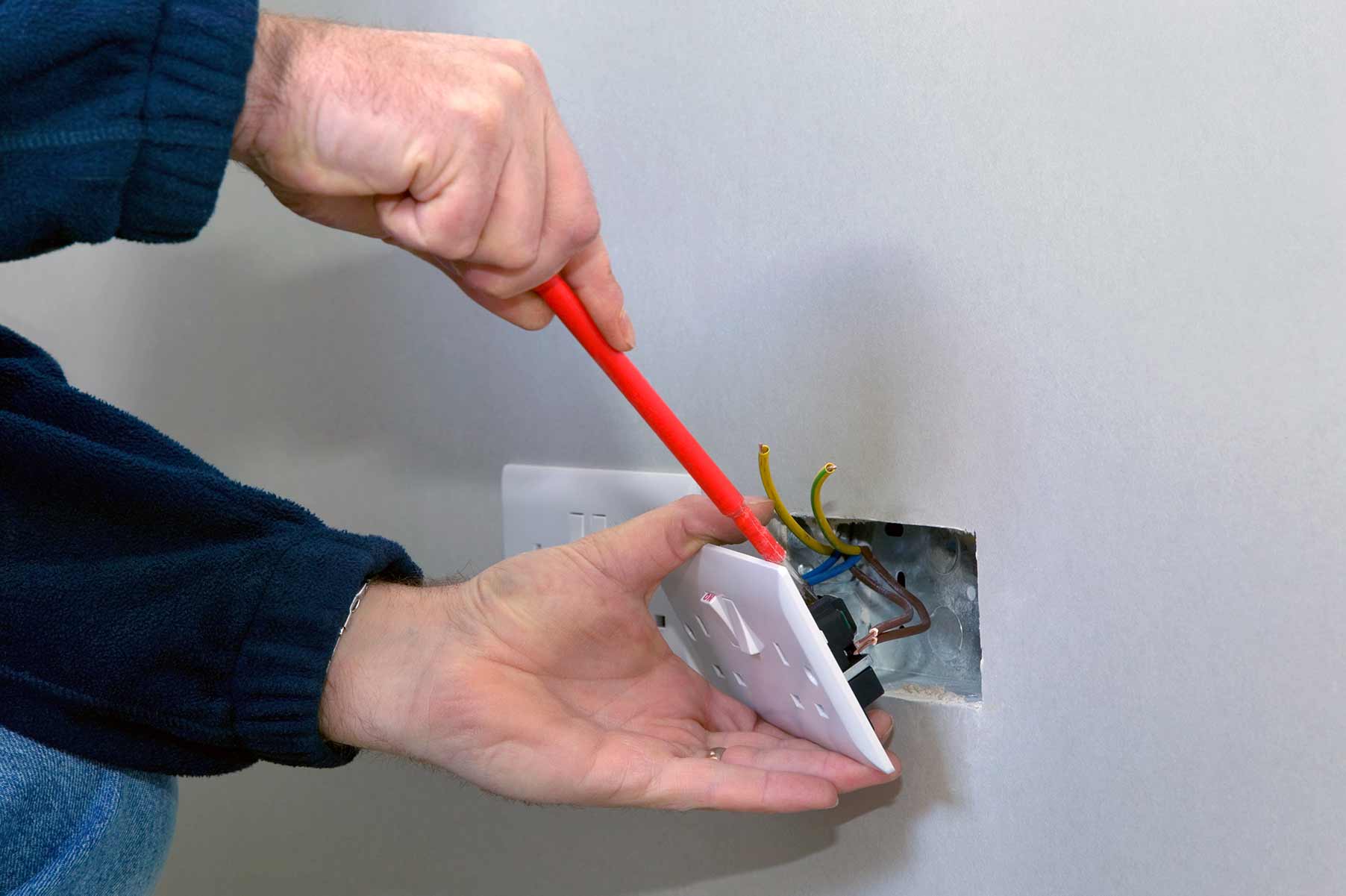 Our electricians can install plug sockets for domestic and commercial proeprties in Colchester and the local area. 